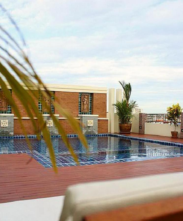 D Apartment Pattaya Esterno foto